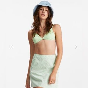 Billabong Tropic Mini Skirt Green and White Floral print women’s size 25 NWT